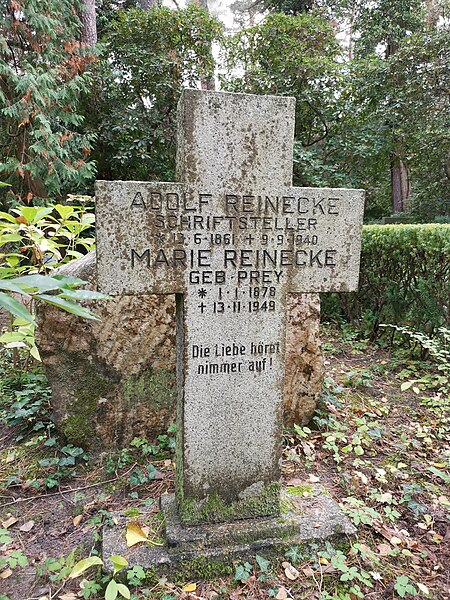 File:Grabstelle von Adolf Reinecke auf dem Evangelischen Waldfriedhof Kleinmachnow.jpg