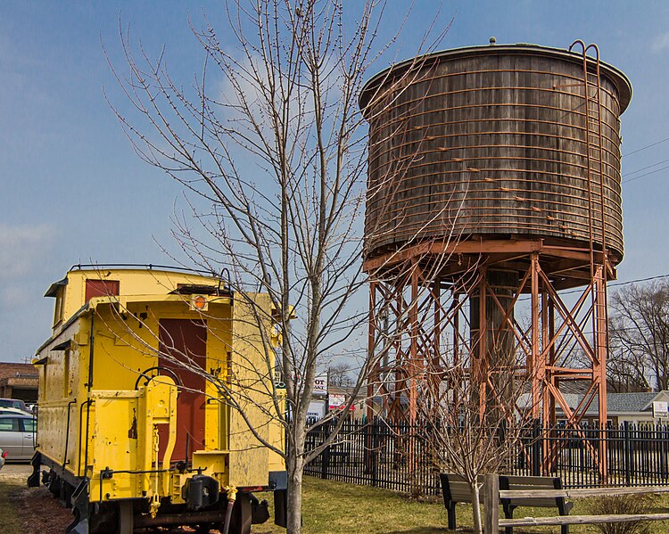 File:Grant Water Tower.jpg