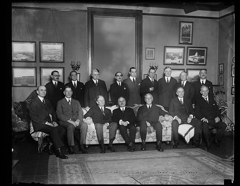 File:Group with members of Coolidge cabinet, including Curtis Wilbur, Dwight Davis, John G. Sargent, and Charles Dawes LCCN2016888725.jpg