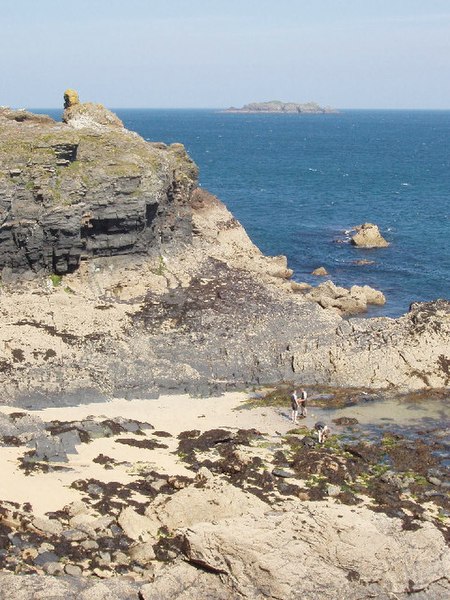 File:Gulland Rock from Harlyn Bay - geograph.org.uk - 50656.jpg