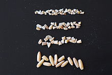 From the top: fine, medium, and coarsely cut oat groats (i.e. steel-cut oats)
Bottom: uncut oat groats Hafergruetze.JPG