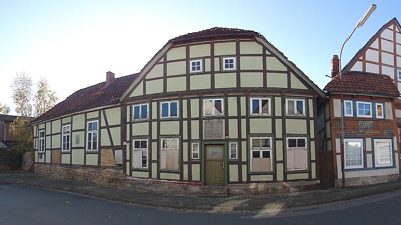 File:Haus "12 Arme unter dem Turm".JPG