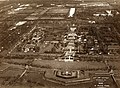 Pogled iz zraka na cesarsko mesto v Hueju med praznikom v čast prevzema oblasti cesarja Bao Daija, 11. septembra 1932