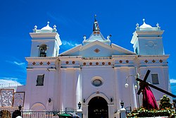 Iglesia Santa Barbara en Sensuntepeque, Cabañas.jpg