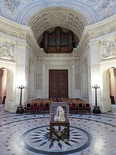Intérieur de la chapelle royale de Dreux Eure-et-Loir France.jpg