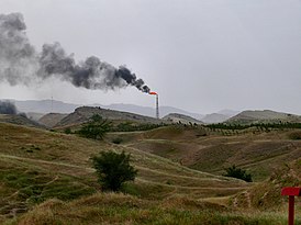 Antorcha en un campo petrolero en la provincia de Juzestán