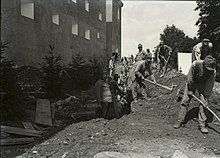 Italian prisoners of war are digging a water supply canal in Ljubljana Italijanski vojni ujetniki kopljejo kanal za vodovod.jpg