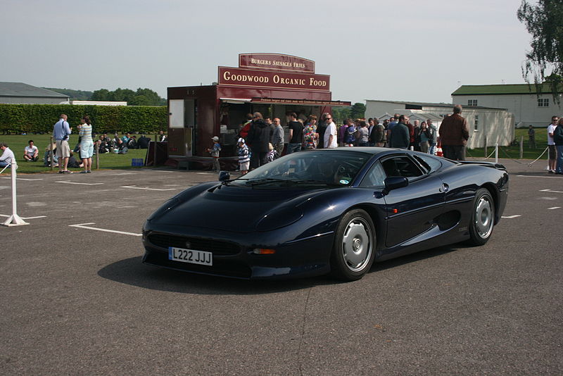 File:Jaguar XJ220 leaving - Flickr - Supermac1961.jpg