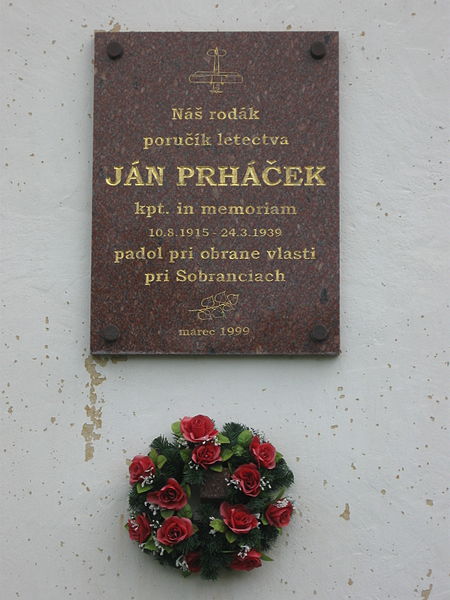 File:Jan Prhacek deska Zlatovce.JPG