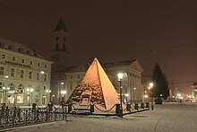 La pyramide de Karlsruhe et la Marktplatz en hiver.