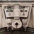 Keystone with double-warded key, Bank of England.JPG