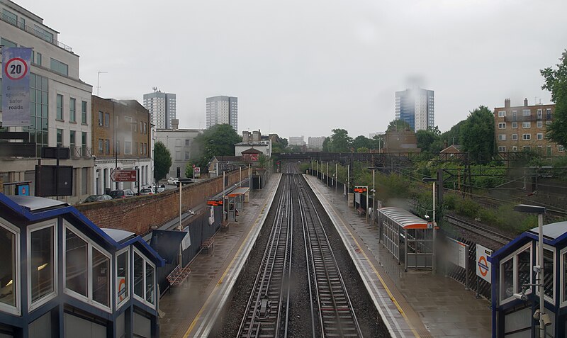 File:Kilburn High Road railway station MMB 02.jpg