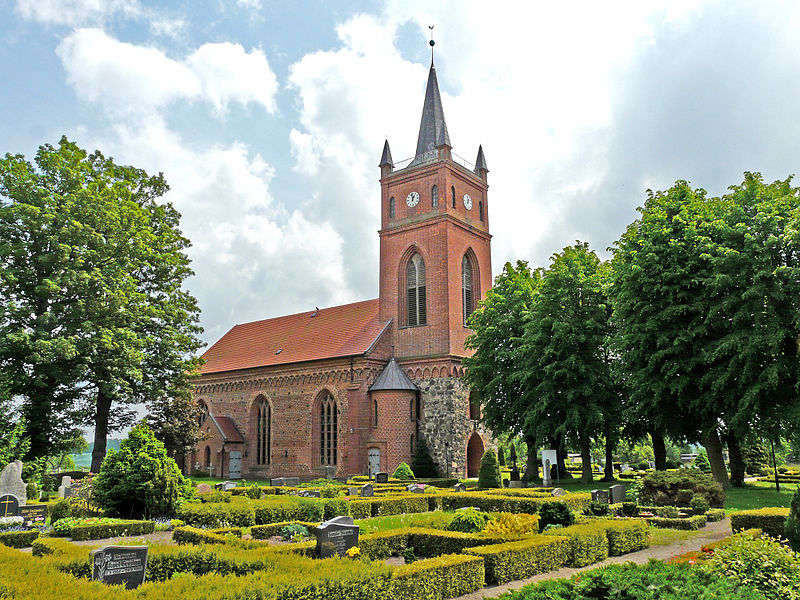 File:Kirche-Eldena-2.jpg