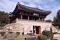 Paryeong-nu (pavilion) was the gateway to the Cheongpung magistrate's office. The time of its construction is not known, but magistrate Yi Jikhyeon rebuilt it in 1870. Built as a wall-fortress gate, it was erected on a height with an arched passage and formed with stacked rocks. The pavilion can be reached through a stone stairway built on the north. It has a hanging board describing a poem by King Gojong period's magistrate Min Ji-sang on the "eight great scenic places" of Cheongpung. Cheongpung Cultural Properties Complex - located by the Chungjuho Lake. This complex is a reconstructtion of Cheongpung, a village that became submerged after the construction of Chungju Dam. It took three years to relocate the buildings and structures in the current site at a cost of of over 1.6 trillion won. North Chungcheong Province Tangible Cultural Property #35.