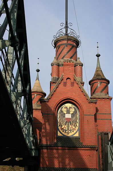 File:Lübeck Brückenturm-Hubbrücke Okt-2014 IMG 0654.JPG