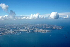 La baie d'Alger vue du ciel (2004).jpg