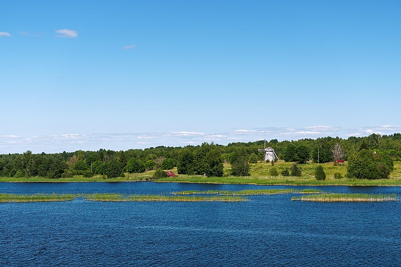 File:Lake Onega P7113970 2200.jpg