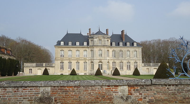 File:Le Tremblay-Omonville - Château d'Omonville.JPG