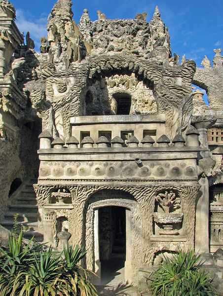 File:Le palais idéal - Entrée de la galerie.JPG