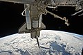 Nyttelasten ombord (MPLM) kan sees i romfergens lasterom. Foto:NASA