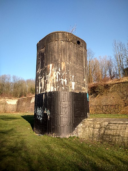 File:Liège-Citadelle-Tour.JPG