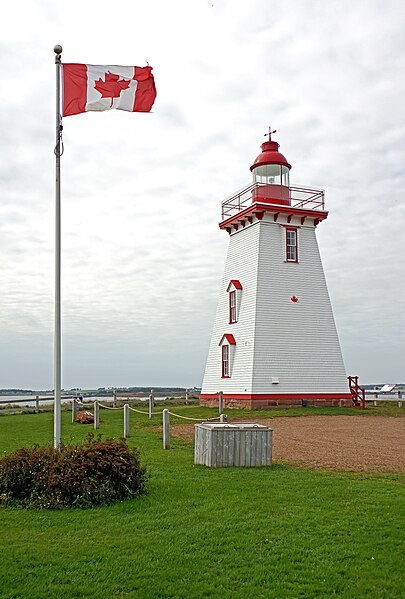 File:Lighthouse PEI-00352 - Souris East Lighthouse (22287743005).jpg