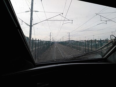 Traversée de la gare TGV Haute-Picardie (2021).