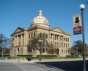 Das Logan County Courthouse in Lincoln, seit 1985 im NRHP gelistet[1]