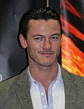 Gambar mini seharga Luke Evans