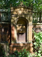 Müllerstrasse 71-73 (Berlin-Wedding) Wall tomb.JPG