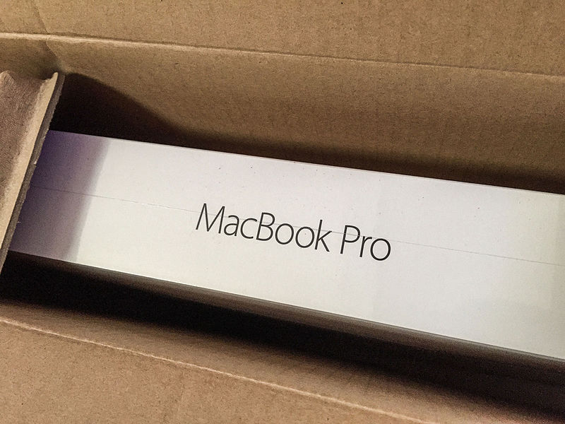 File:MacBook Pro Box (23526318026).jpg