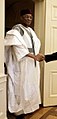 Mamadou Tandja, Président du Niger, rendant visite à G. W. Bush dans le bureau ovale en juin 2005.