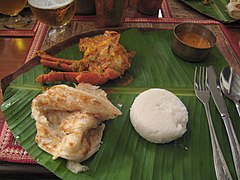 Lelewa Mangalorean paratha disajekaké karo olahan Indian dishes