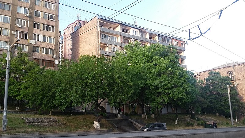 File:Marshal Baghramyan avenue Yerevan 02.jpg
