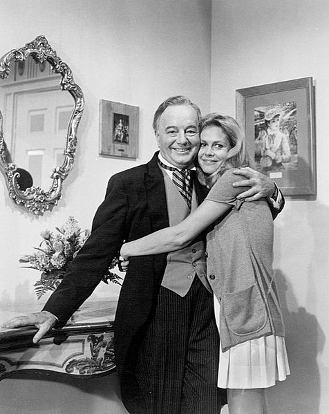 Maurice Evans as Samantha's father, with Elizabeth Montgomery (1971)