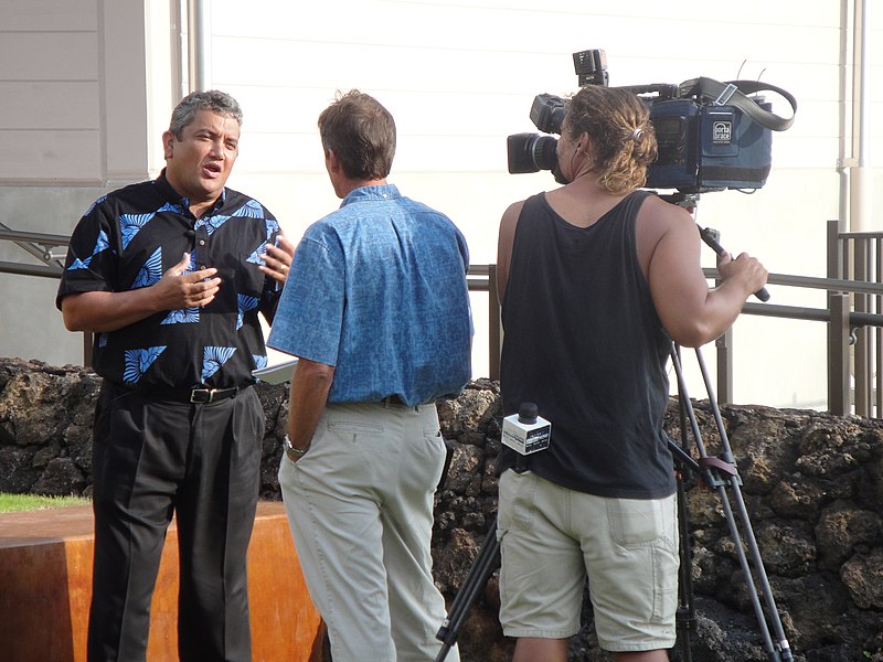 File:Mayor Kenoi talks with Hawaii News Now (6259723659).jpg