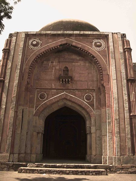 File:Mehrauli Archaeological Park 627.jpg