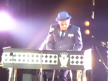 Barson live optreden met Madness in Manchester Arena in 2014