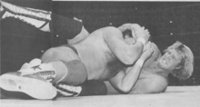 Von Erich applying an iron claw on Mike Graham in a 1982 match. Mike Graham vs David Von Erich, 1982.png