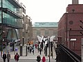 Vue du Millennium Bridge en direction du Tate Modern.