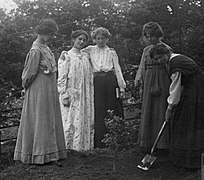 Millicent Browne planting tree with Mary Phillips, Vera Wentworth, Elsie Howey and Annie K