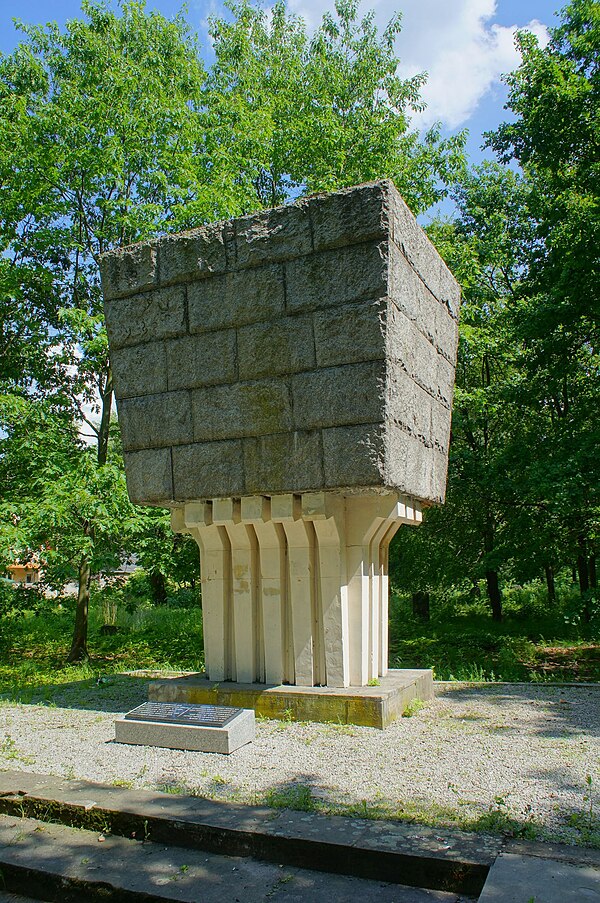 Memorial to the local Holocaust victims