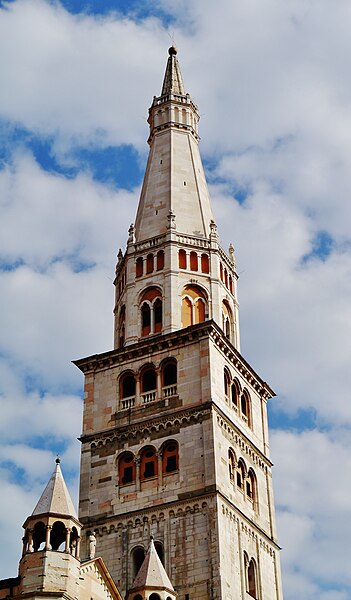 File:Modena Ghirlandina Esterno 3.jpg