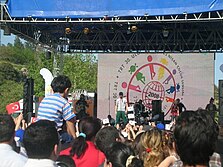 Murat Boz performing on stage as part of the TRT International April 23 Children's Festival (2008)