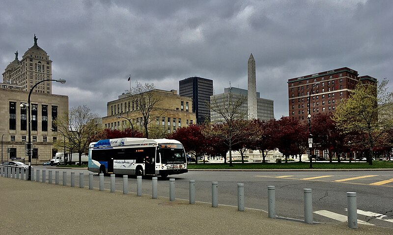 File:NFTA Metro Bus 20 @ Niagara Square, Buffalo, New York - 20210505.jpg