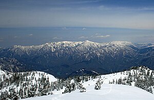 野谷荘司山から望む春（2010年4月18日）の人形山