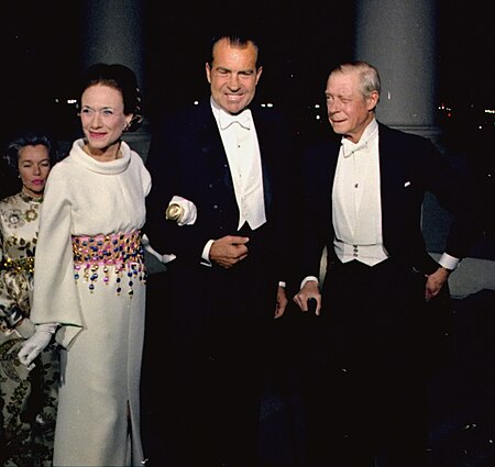 ไฟล์:Nixon and the Windsors.jpg