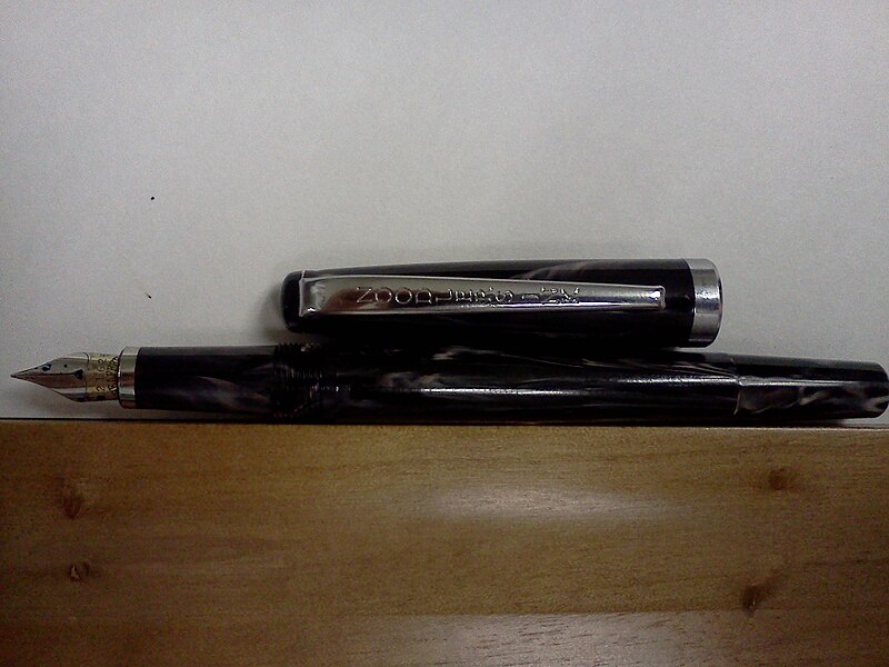 File:NoodlerPistonFillFountainPen.jpg