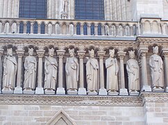 Galería de los Reyes, detalle de la iglesia de Notre Dame