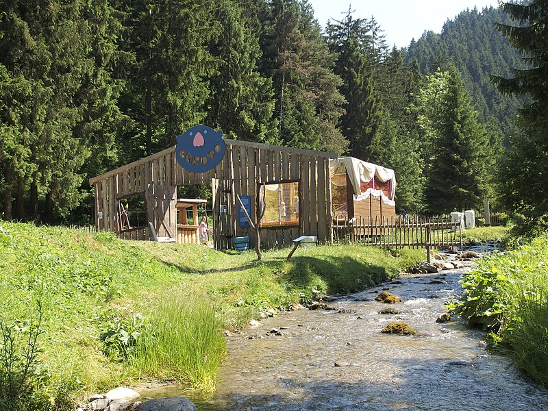 File:Obrovo v Čutkovskej doline - panoramio.jpg